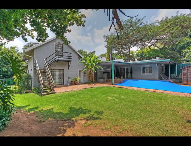 4 BEDROOM FREEHOLD FOR SALE IN BRAMLEY